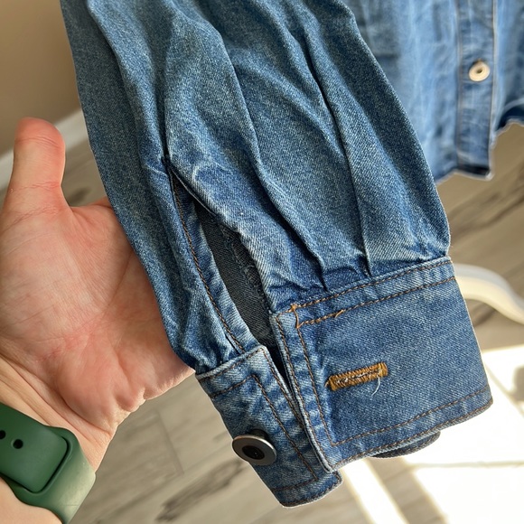 • Niki Jon denim lightweight button down, L • - Picture 5 of 13